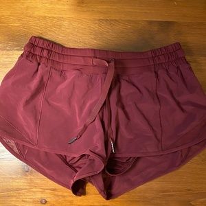 lululemon Hotty Hot Short Reg, Burgundy, Size 8